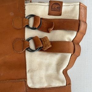 Sorel leather boot size 10 white and tan